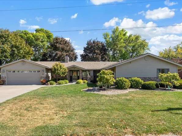 12 Westlake Vlg, Council Bluffs, IA 51501