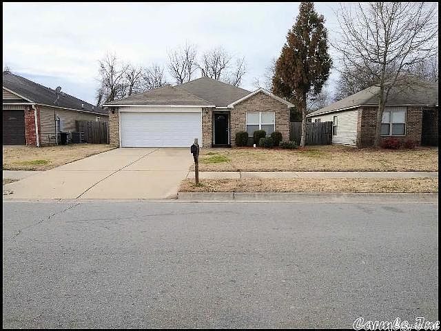 1st image of 316 Saunders Dr