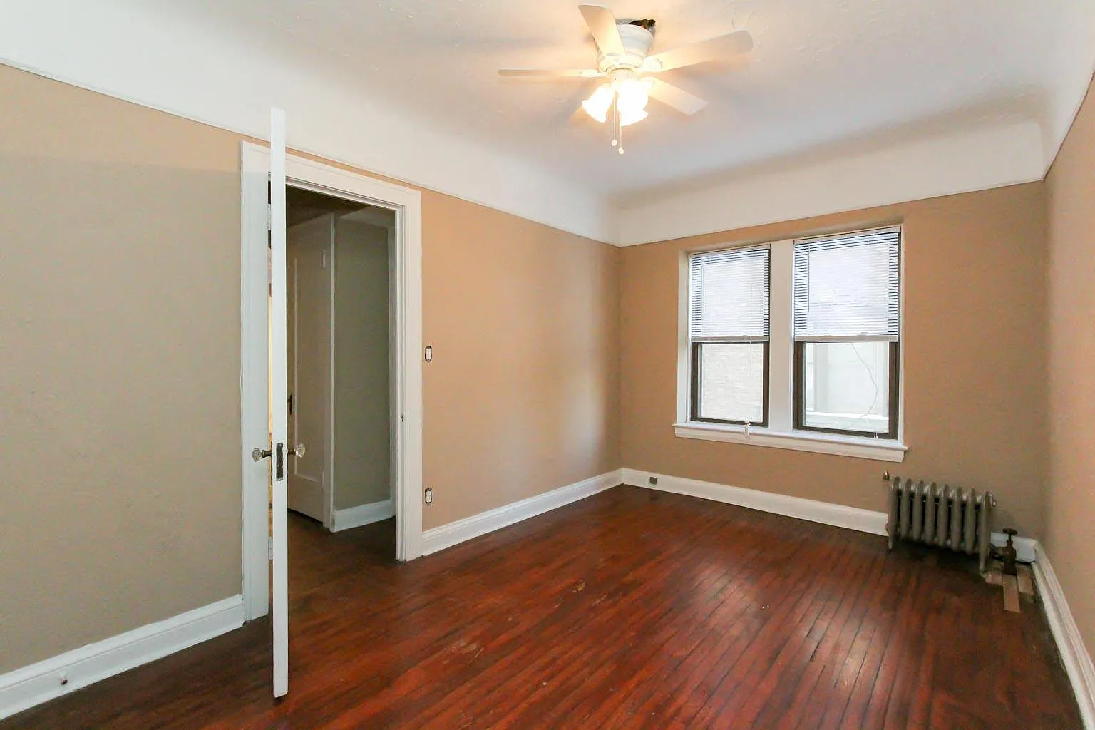 Manor Apartments — Photo 4