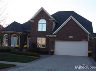 51475 Willow Springs Dr, Macomb, MI 48042