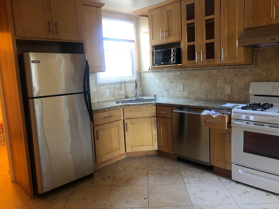 1st image of 467 Winchester St
