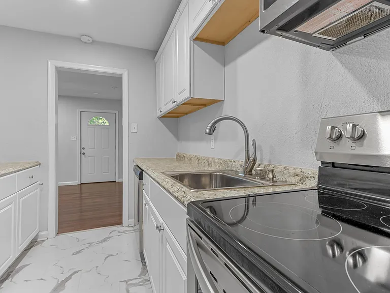 2124 Jeffrey Dr — Photo 5