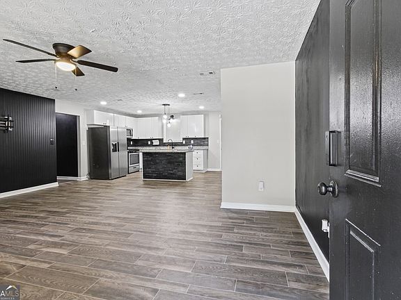 5th image of 1096 Greendale Ln