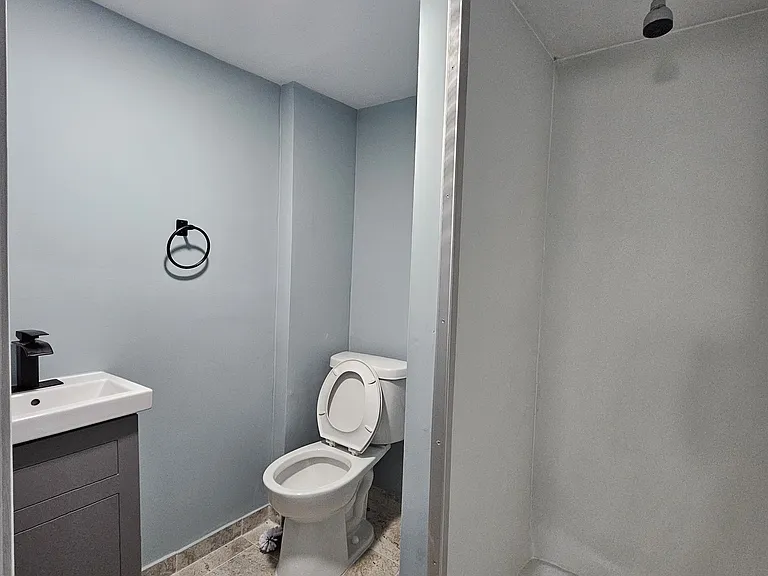 4001 E Outer Dr — Photo 15