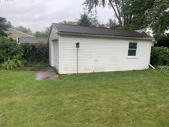 3rd image of 413 Connecticut Dr