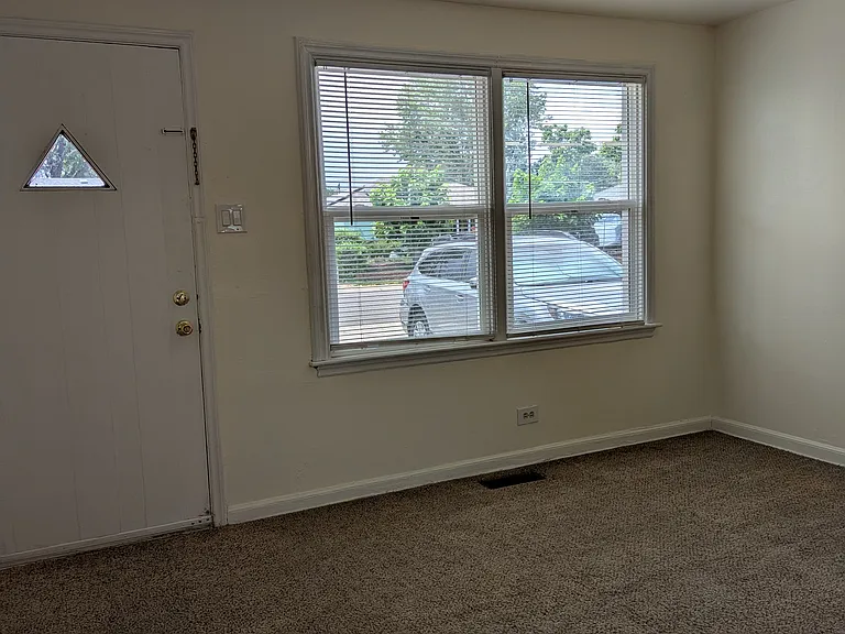 4710 Elizabeth St — Photo 5