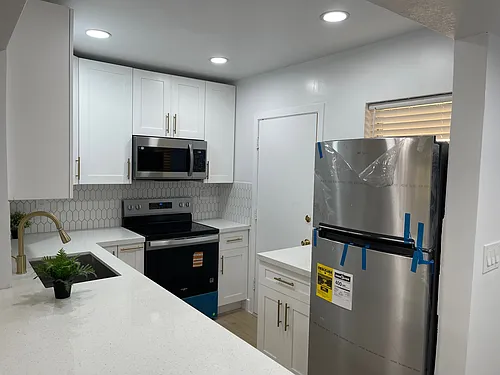 9175 SW 77th Ave #304 Photo 1