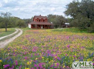 1010 Encino Hills Dr, Floresville, TX 78114