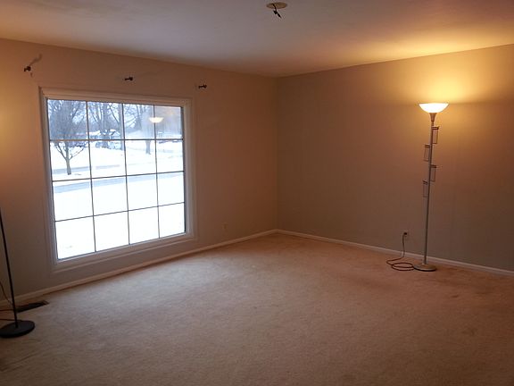 2nd image of 118 Hillcrest Dr