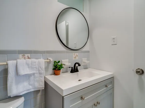 1915 Buttonwood Rd, Graymoor Devondale, KY 40222