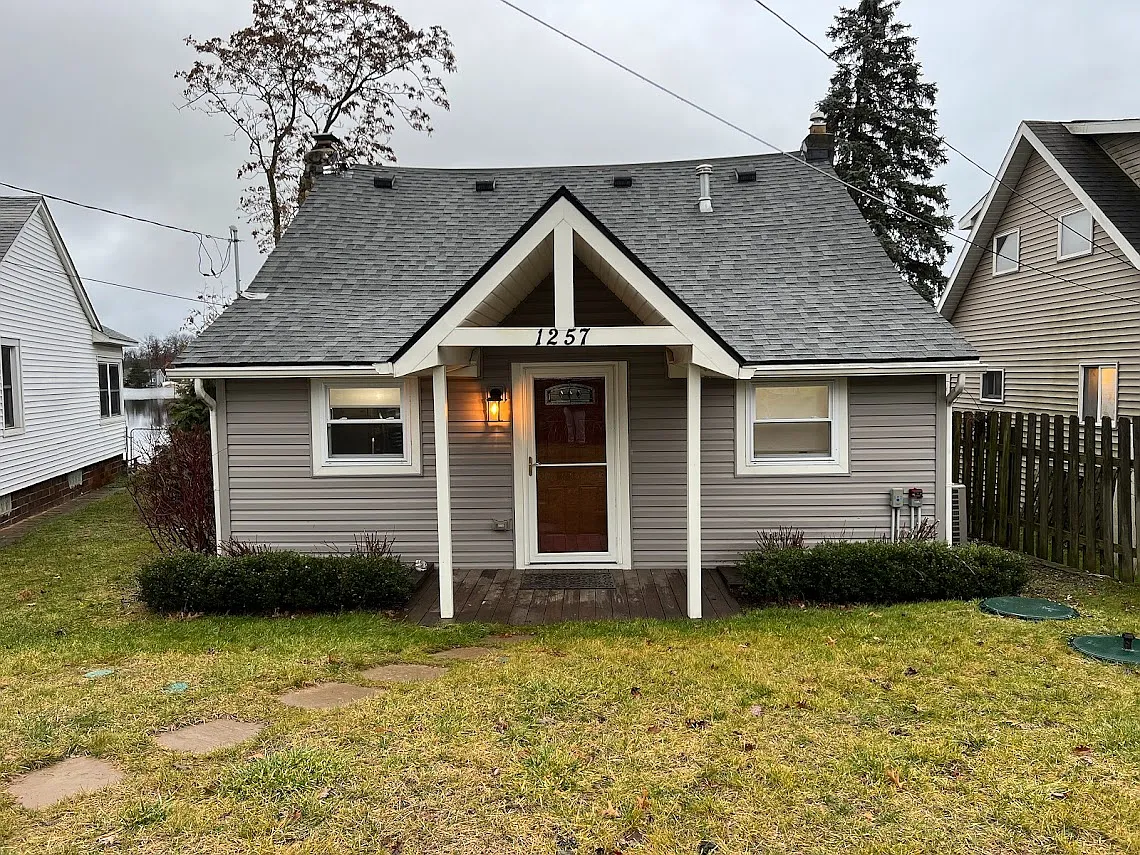 3 bed, 1272 sqft, $2,950 — Photo 1