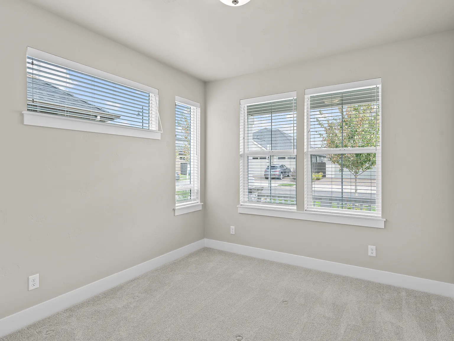 5 bed, 2939 sqft, $4,950 — Photo 4