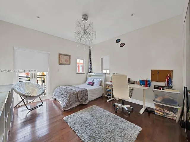 18345 NE 30th Pl — Photo 3