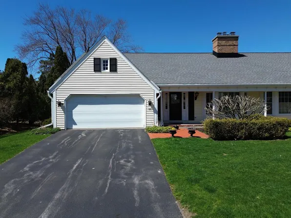 927 West Shaker CIRCLE, Mequon, WI 53092