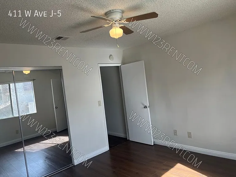 411 W Avenue J #5 — Photo 15