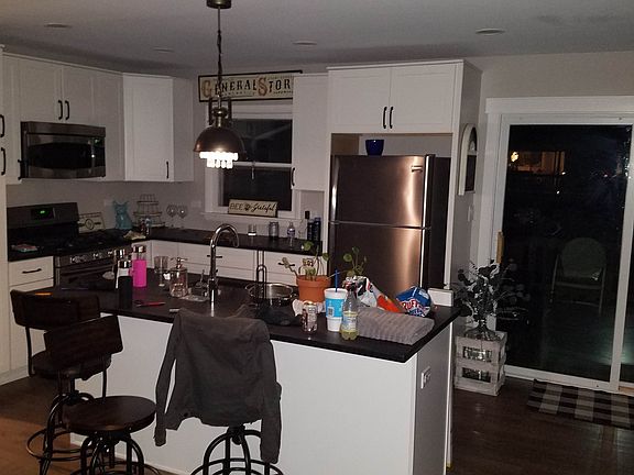 5th image of 320 Sydenham St