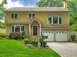 354 Parkway Dr, Westbury, NY 11590