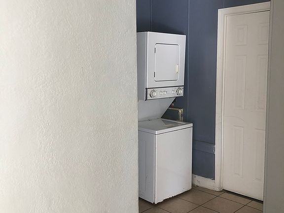 2nd image of 401 Water Oak Cir #B