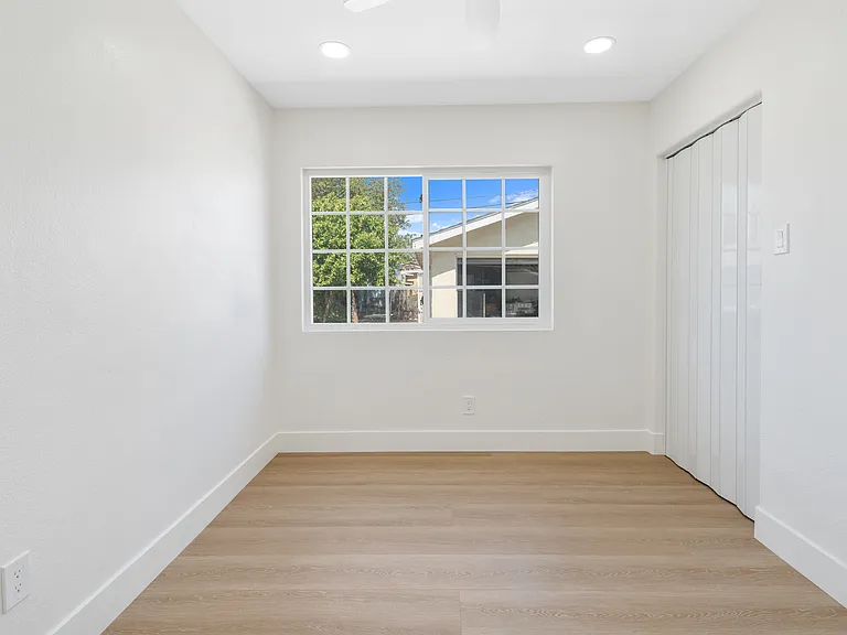 2521 W Stanford St — Photo 27