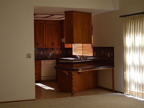 2nd image of 585 Santa Ysabel Ave
