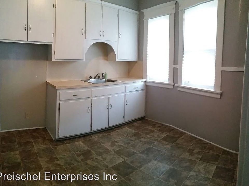 1st image of 28 Dismonda St #1