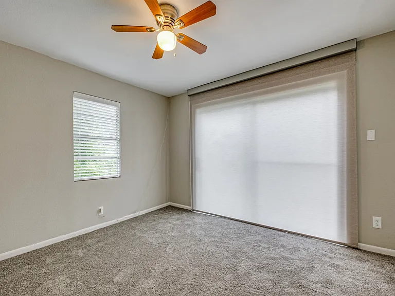 2408 Jennings Ave — Photo 7