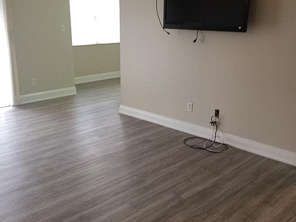 3rd image of 4009 Kanawha Tpke APT 6C