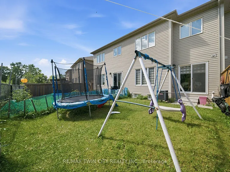 32 Cole Cres — Photo 20