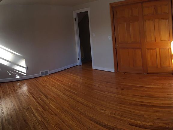 4th image of 4128 Oakwood Dr