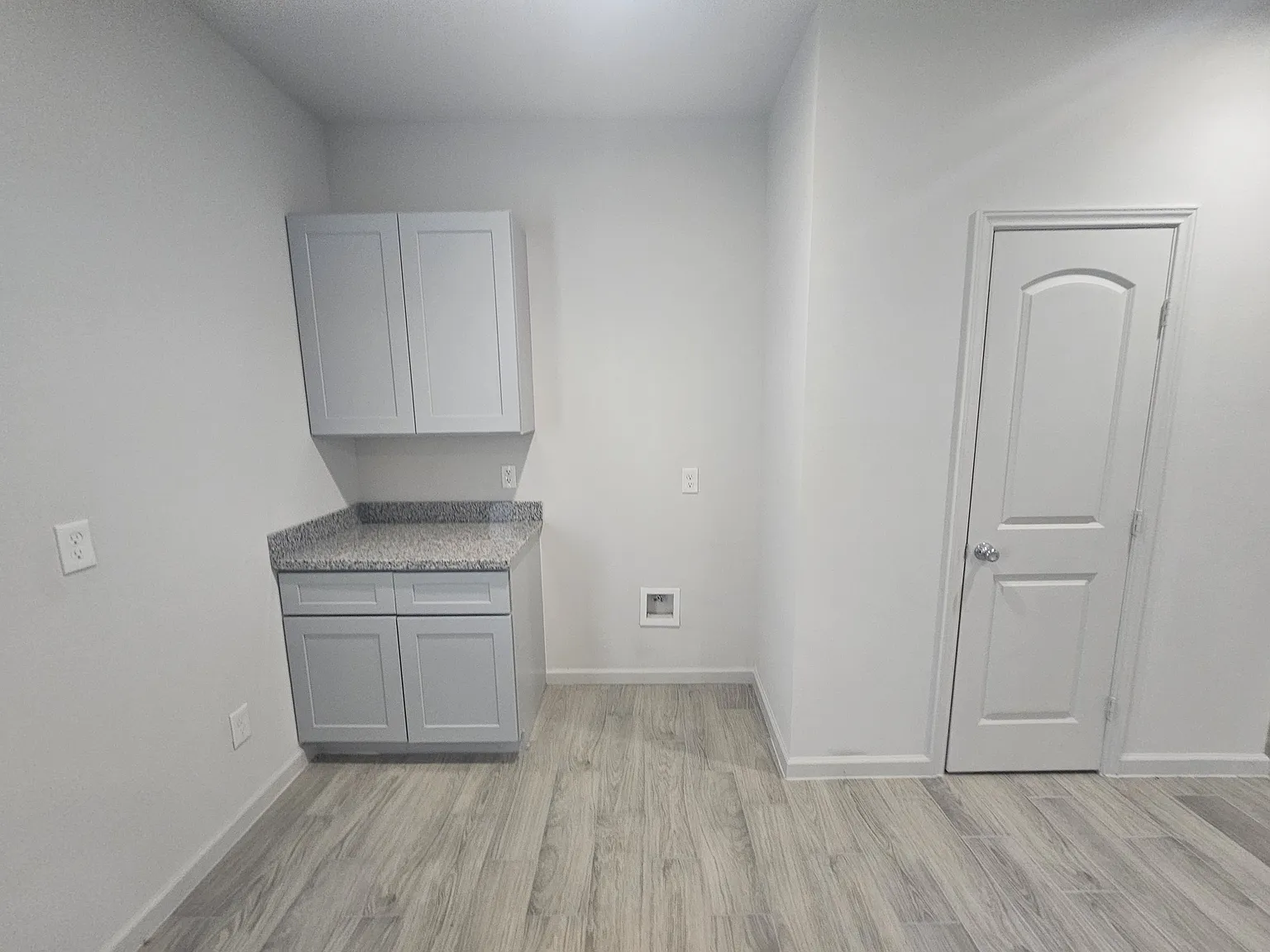 3 bed, 1896 sqft, $2,150 — Photo 2