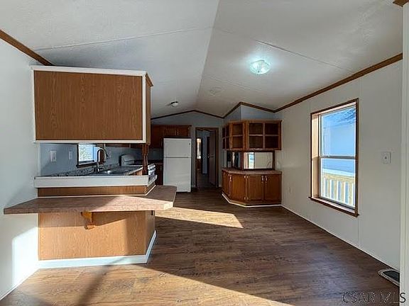 5th image of 321 Cord St