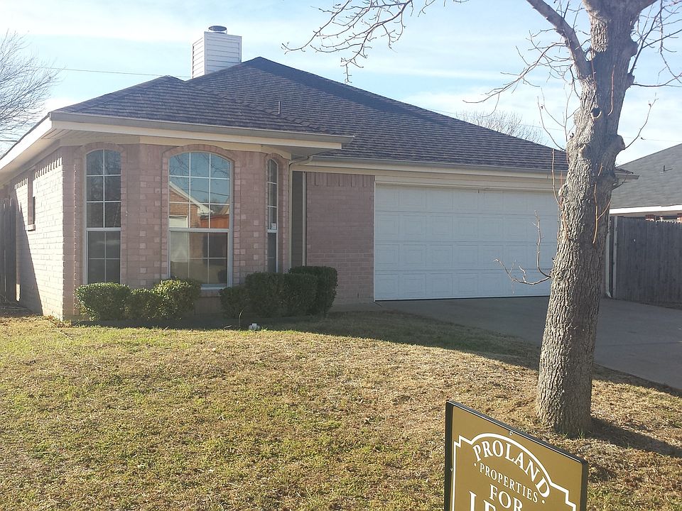 1st image of 816 Quail Brook Dr
