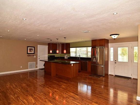 4th image of 1667 Palace Dr