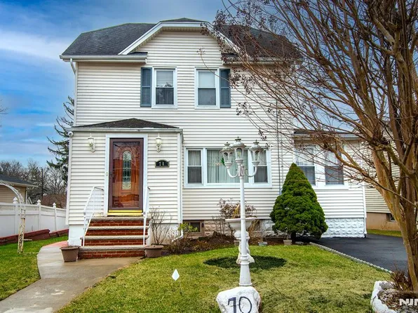 70 Hillside Ave, Bergenfield, NJ 07621