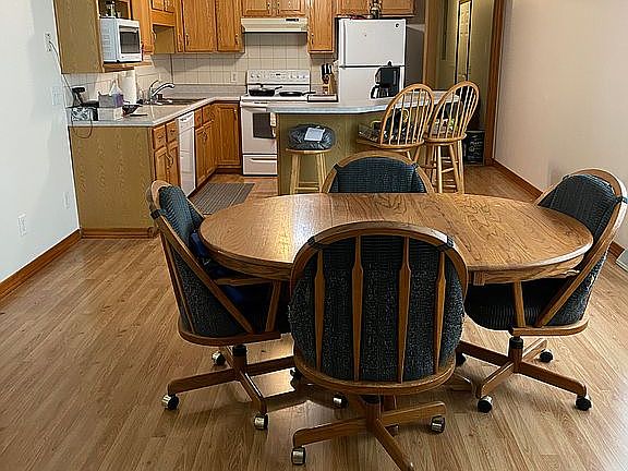 Eat in Kitchen 13'2" x 23'4"