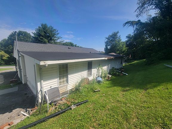 2nd image of 207 Pioneer Ave