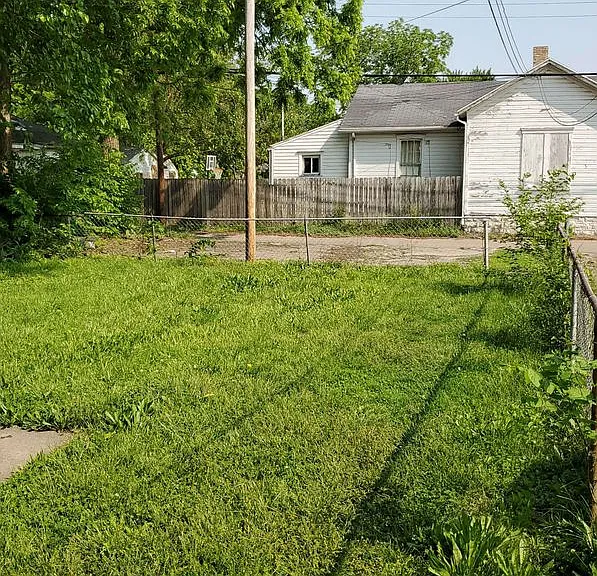 3225-3227 E 3rd St — Photo 10
