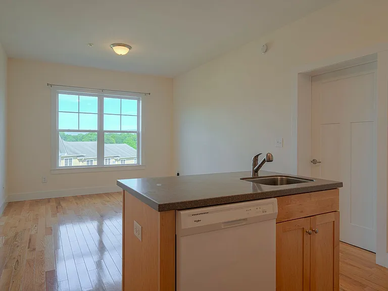 Hilltop — Photo 13