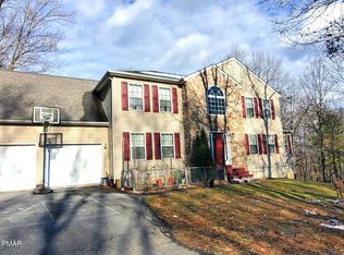 1102 Steele Cir, Bushkill, PA 18324