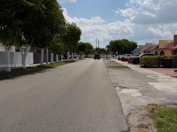 1656 W 57th Ter, Hialeah, FL 33012