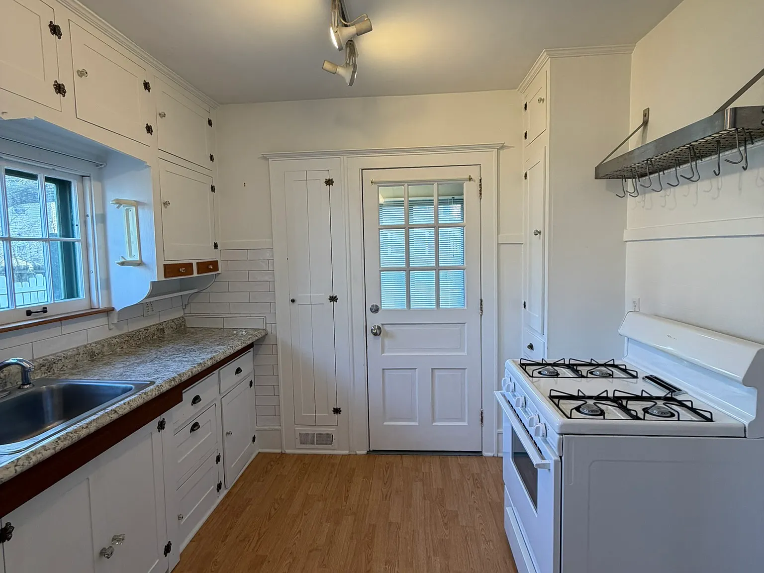 2 bed, 1250 sqft, $1,900 — Photo 4