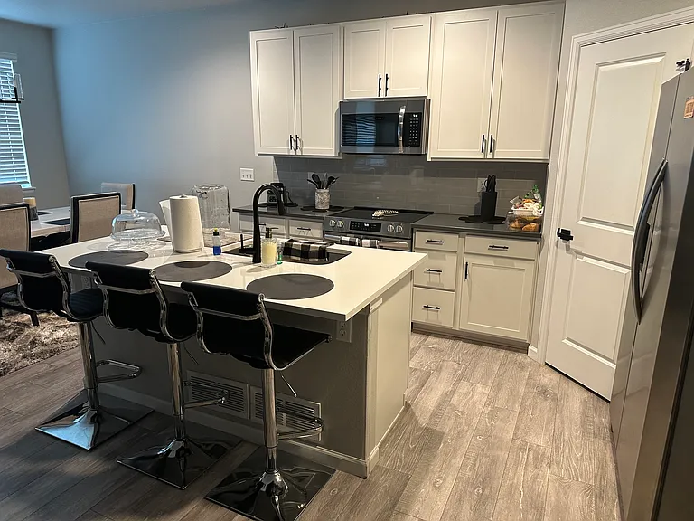 2540 Brookstone Dr #B — Photo 3