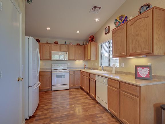 4th image of 40316 N Calabria St
