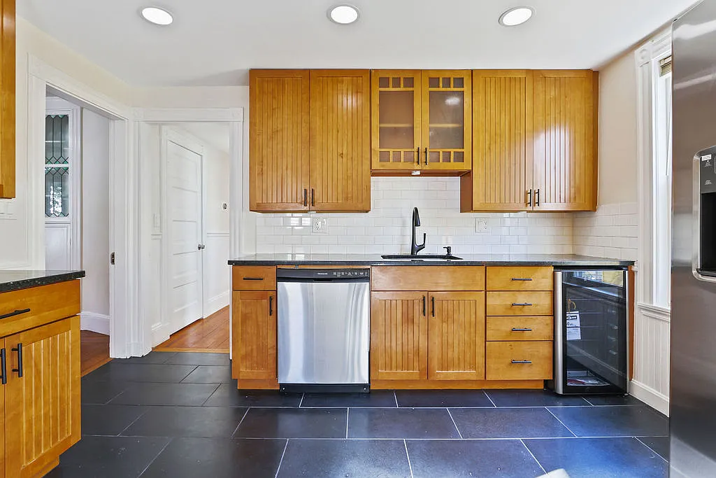 4 bed, 1.5 bath, 1242 sqft, $3,800 — Photo 2