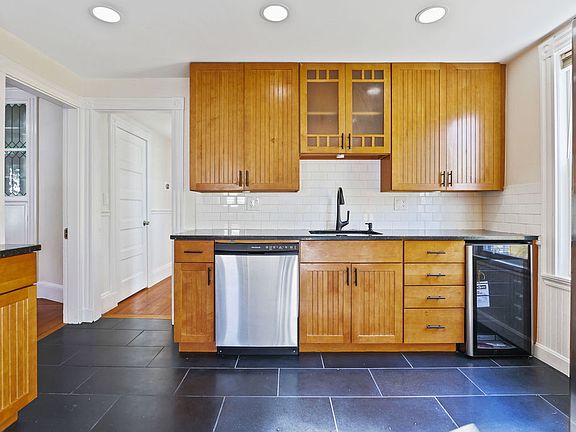 2nd image of 30 Tuttle St #2