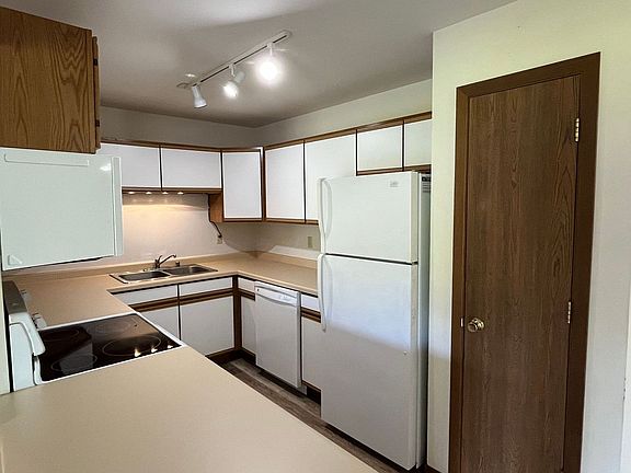 3rd image of 805 W Allman St #2