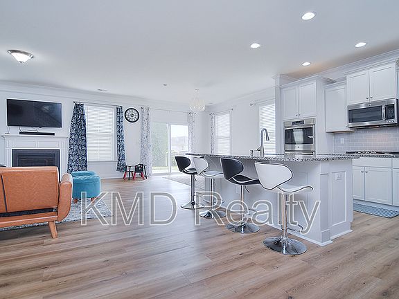 3rd image of 1445 Overlea Pl NW