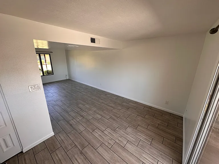 6036 N 30th Ave — Photo 14
