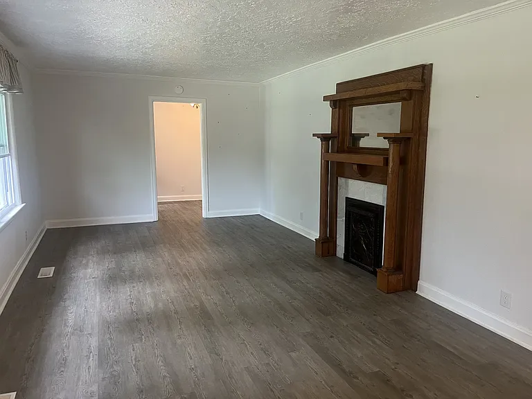 604 College Ave E — Photo 19