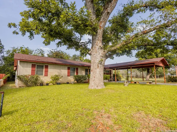 712 DOVE AVE, Devine, TX 78016
